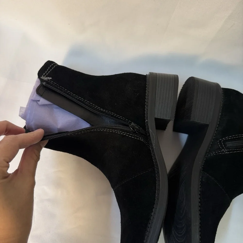 Clarks Womens Black Suede Maye Chelsea Boots sz 6 Outdoor Casual Comfort Winter‎